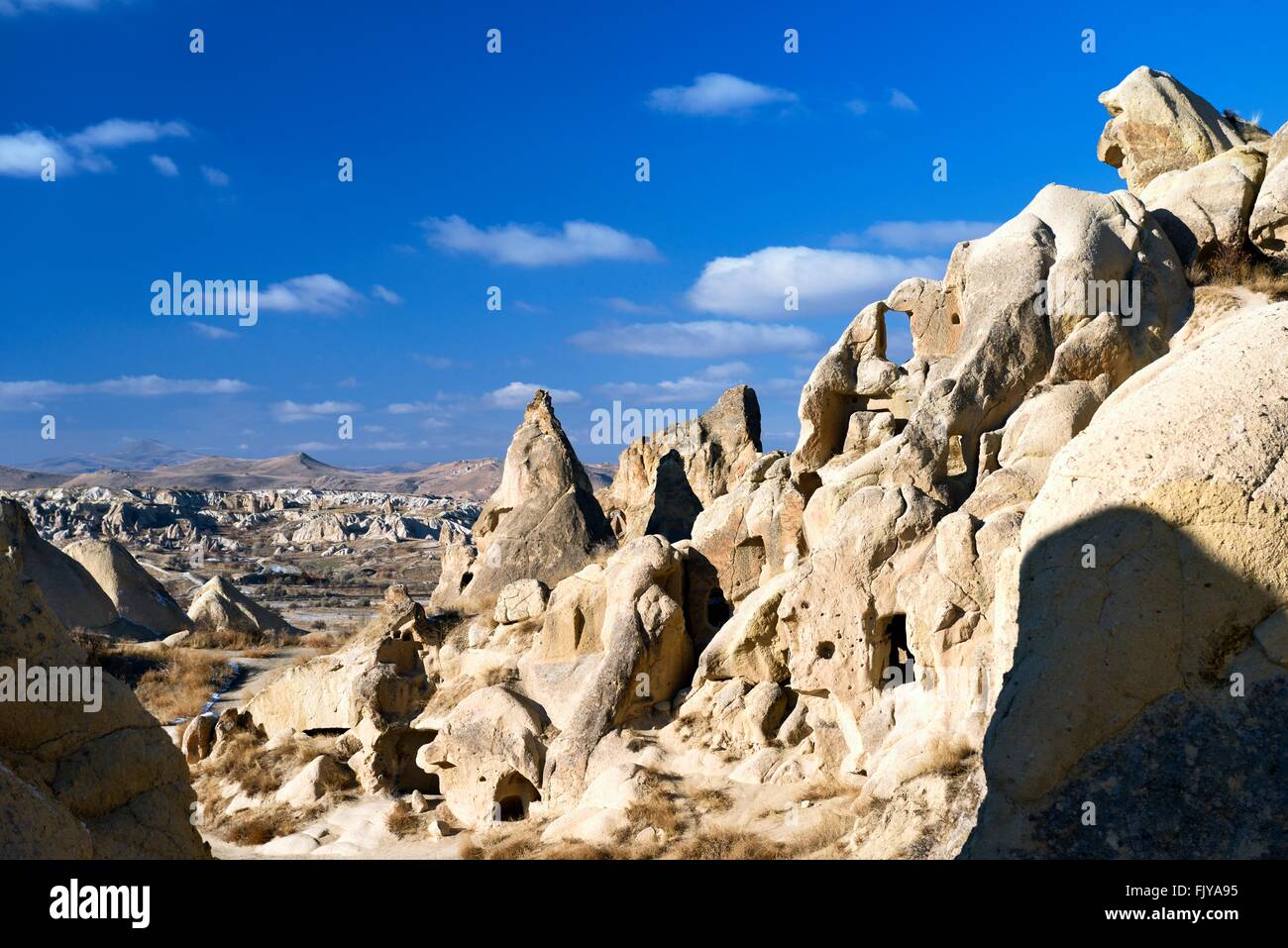 Erosi tufo vulcanico dei primi cristiani grotte troglodite stanze di abitazione a Goreme Open Air Museum National Park, Cappadocia, Turchia Foto Stock