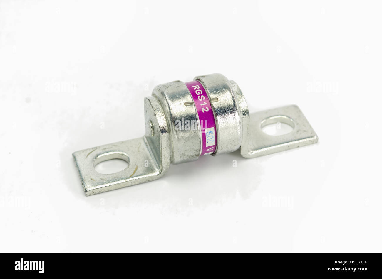 Il fusibile di protezione elettrica componente su sfondo bianco. Foto Stock