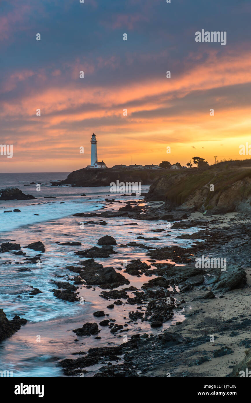 Pigeon Point Lighthouse, punto di riferimento della costa del Pacifico Foto Stock