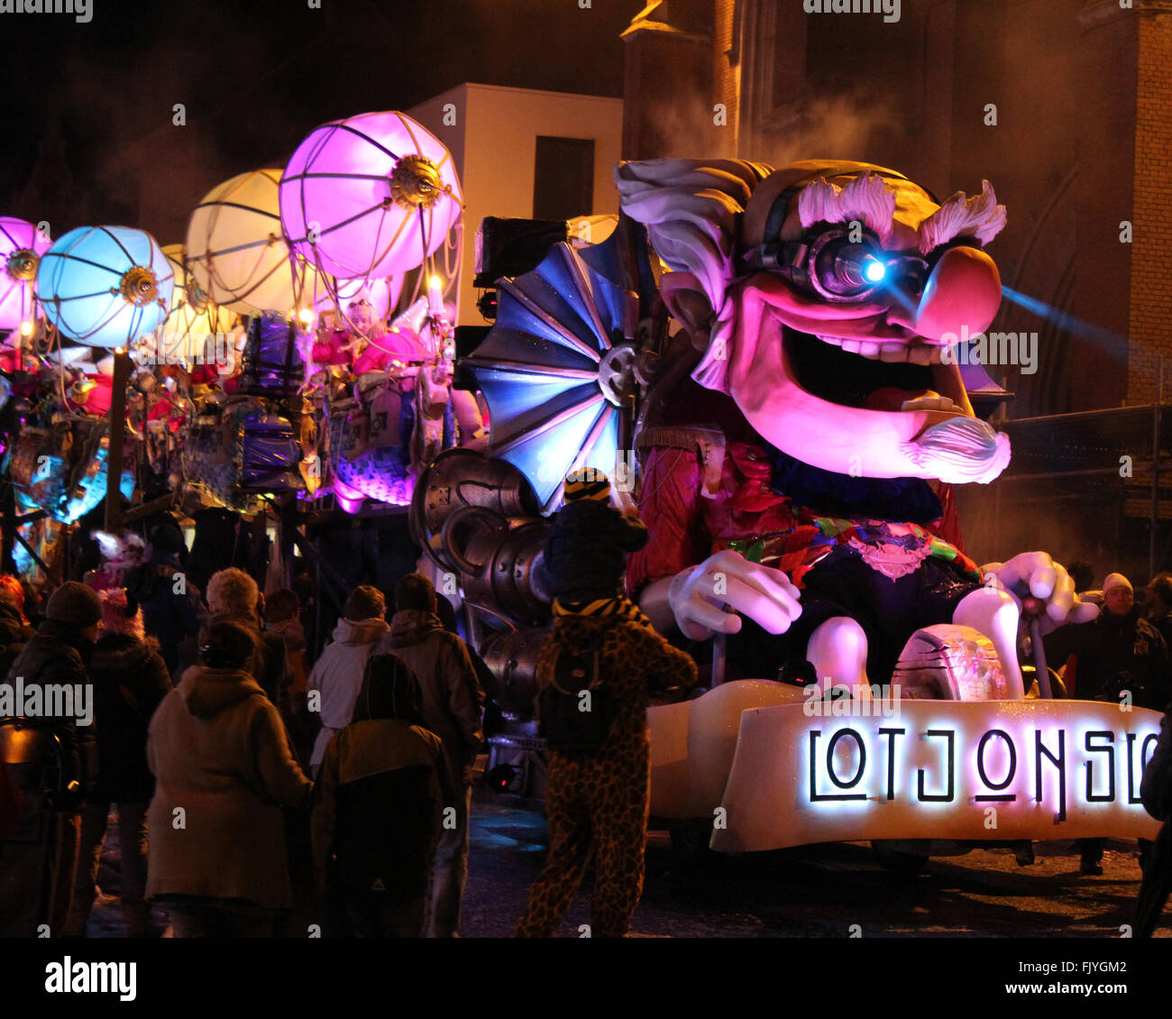 AALST, Belgio, 7 febbraio 2016: Una delle luminose galleggianti durante l annuale sfilata di carnevale a Aalst. Foto Stock