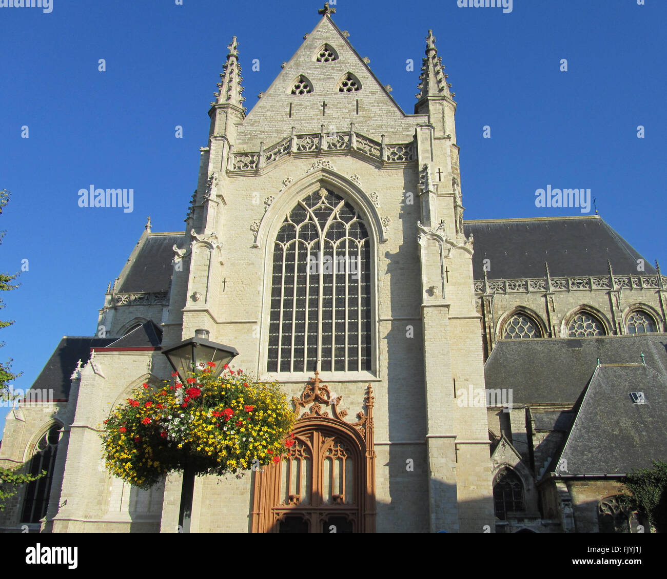 Saint Martins, Aalst: Il recentemente rinnovato all'esterno della chiesa di San Martino (Sint Martinus Kerk) in Aalst, Belgio. Foto Stock