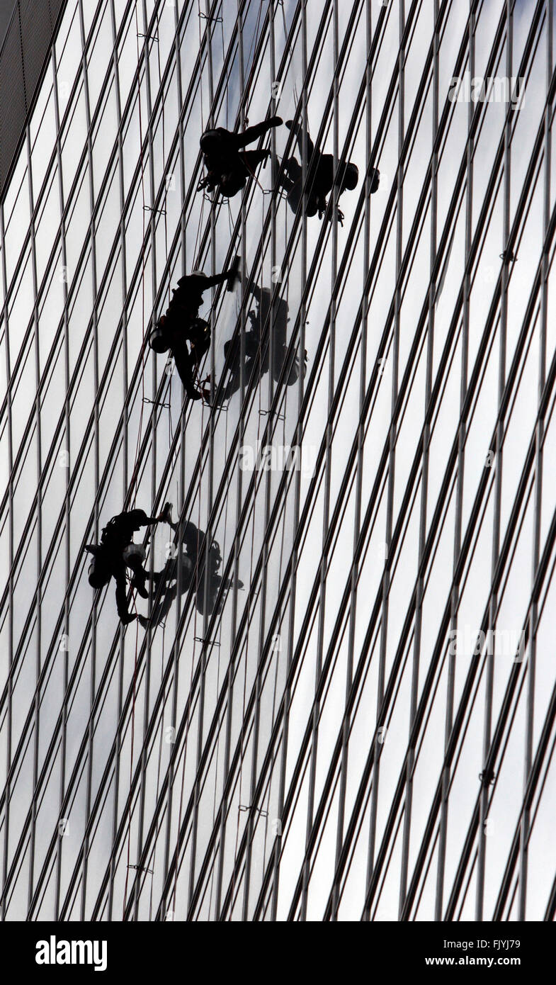 Detergenti per finestre pulite le finestre del walkie talkie Building a Londra. Copyright Fotografia - Giovanni Voos Foto Stock