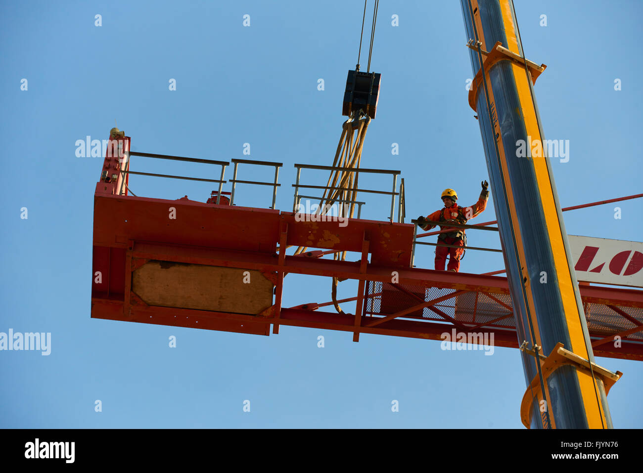 Operaio edile Demolizione gru a torre Foto Stock