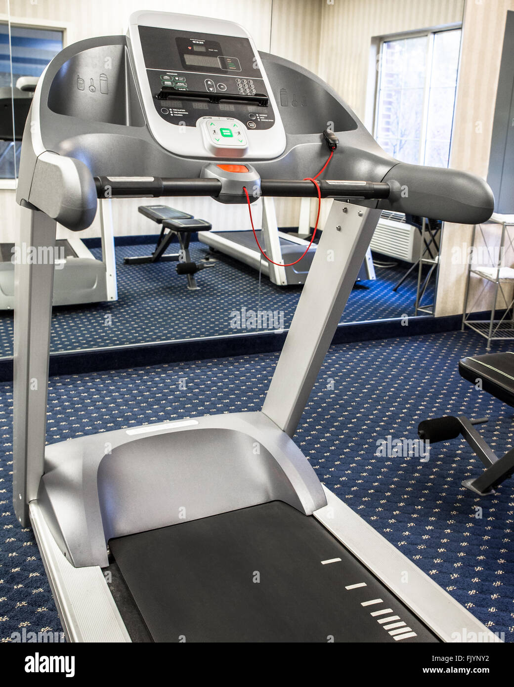 Il tapis roulant in tipico fitness club Foto Stock