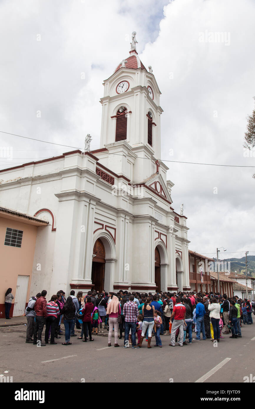 Santa Maria del Monte Carmelo o Virgen del Carmen luglio festival in Colombia, è patrona della Colombia Nazionale di Polizia e auto Foto Stock