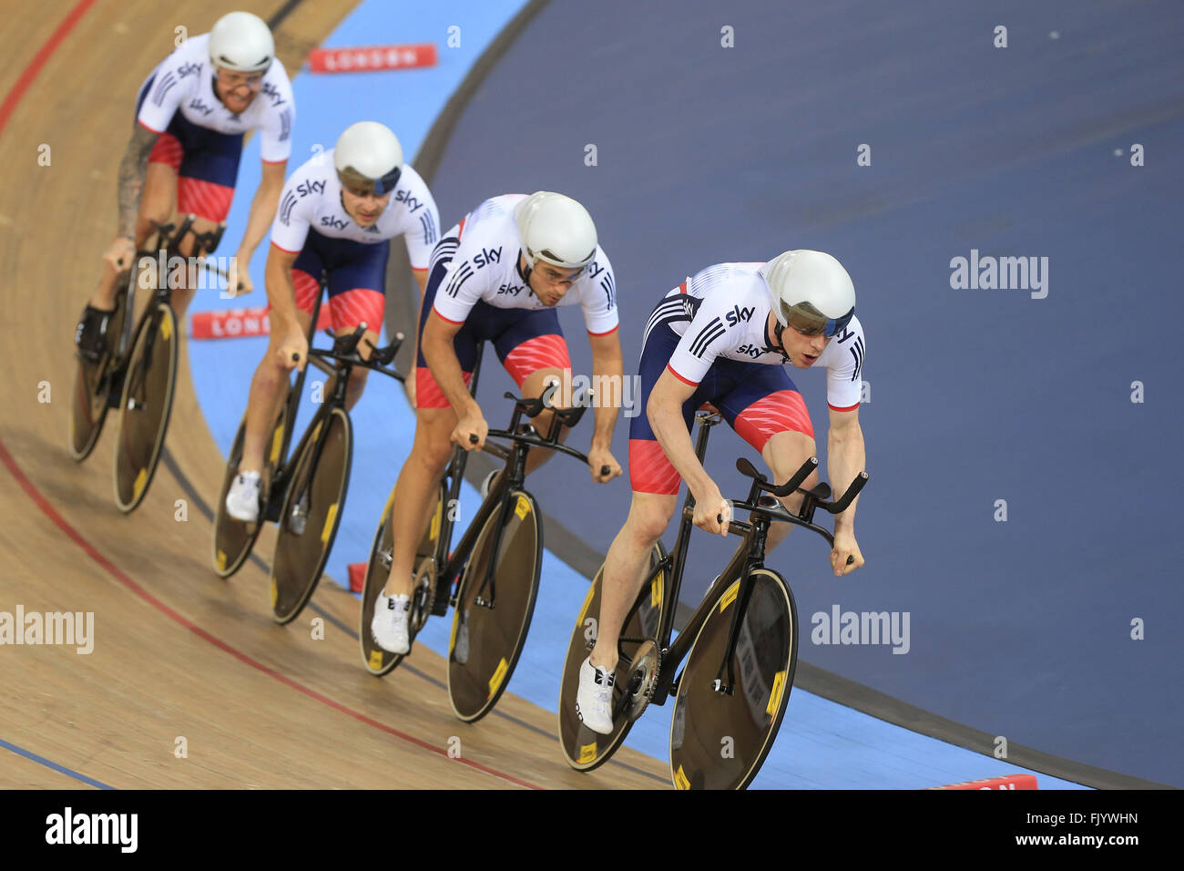 Lee Valley Velo Centre di Londra UK. 03 Mar, 2016. UCI via del campionato del mondo di ciclismo Team Mens esercizio finale. Team Gran Bretagna costituito da DIBBEN Jonathan - CLANCY Edward - Owain DOULL - WIGGINS Bradley sul loro modo di argento secondo posto Credito: Azione Sport Plus/Alamy Live News Foto Stock