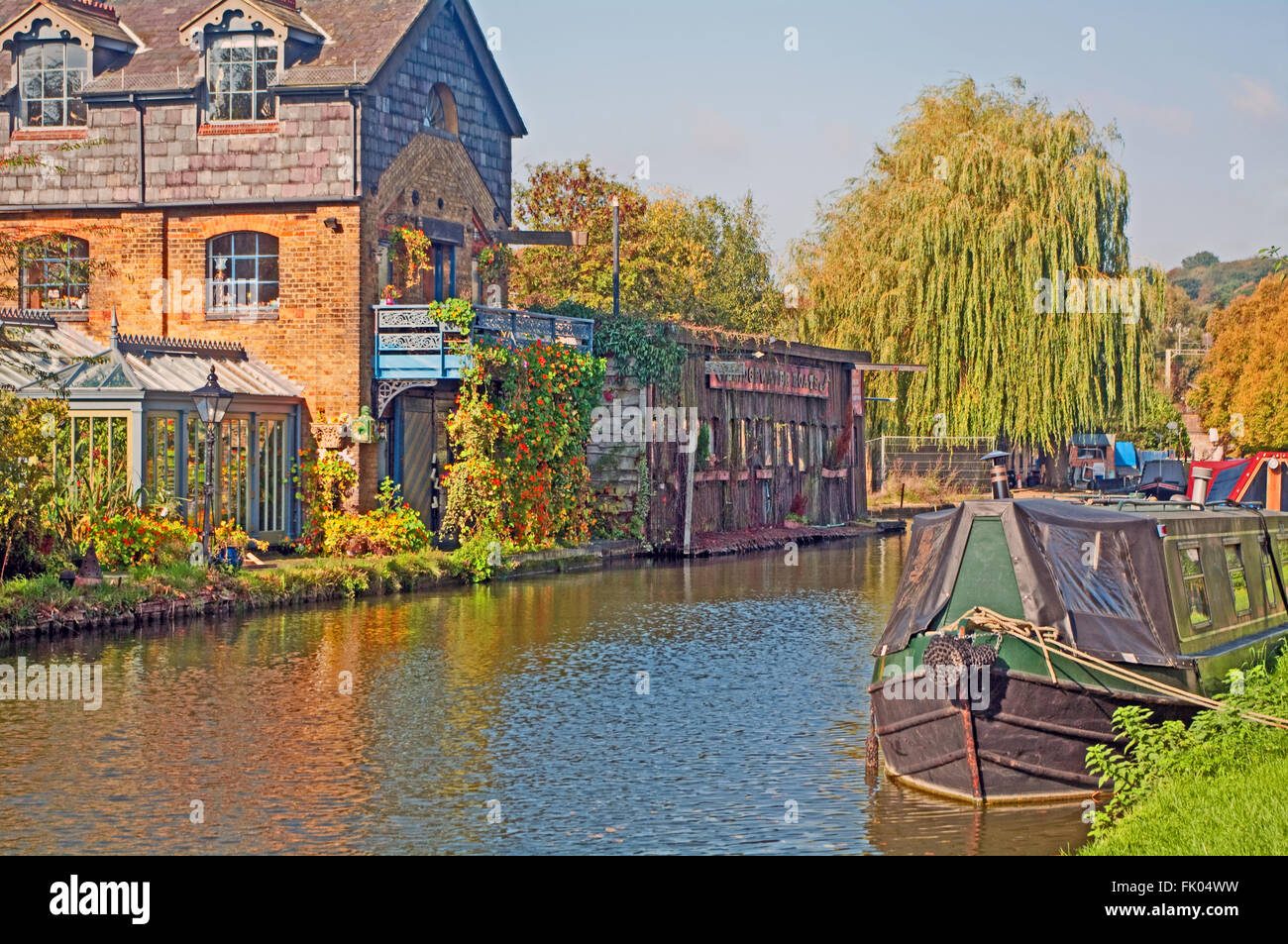 Berkhamsted, Hertfordshire, Grand Union Canal Lock, strette, barca Foto Stock