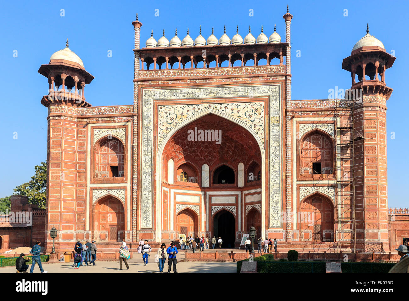 Red Fort di fronte al Taj Mahal, Sito Patrimonio Mondiale dell'UNESCO, Agra,Uttar Pradesh, India, Asia Foto Stock