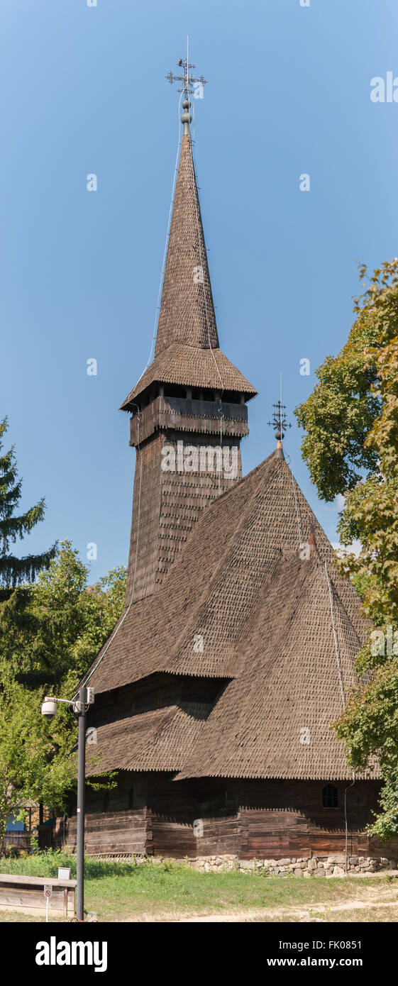 Il Dragomiresti chiesa in legno. Dimitrie gusti nazionali museo del villaggio. Bucarest. Romania - Settembre 2015. Foto Stock