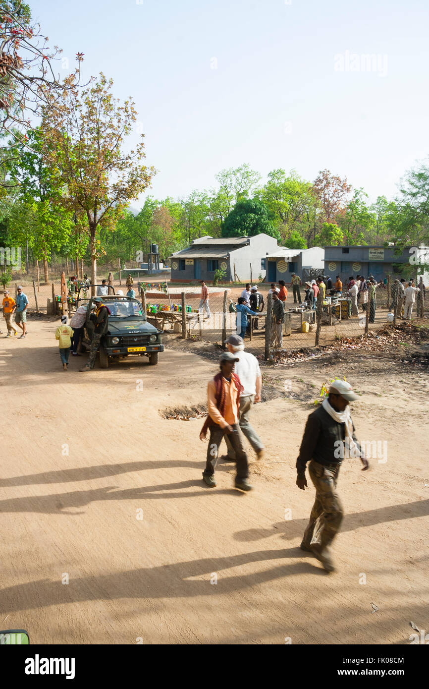 Bandhavgarh, Madhya Pradesh, India. Scena al cancello per Bandhavgarh national park. Foto Stock