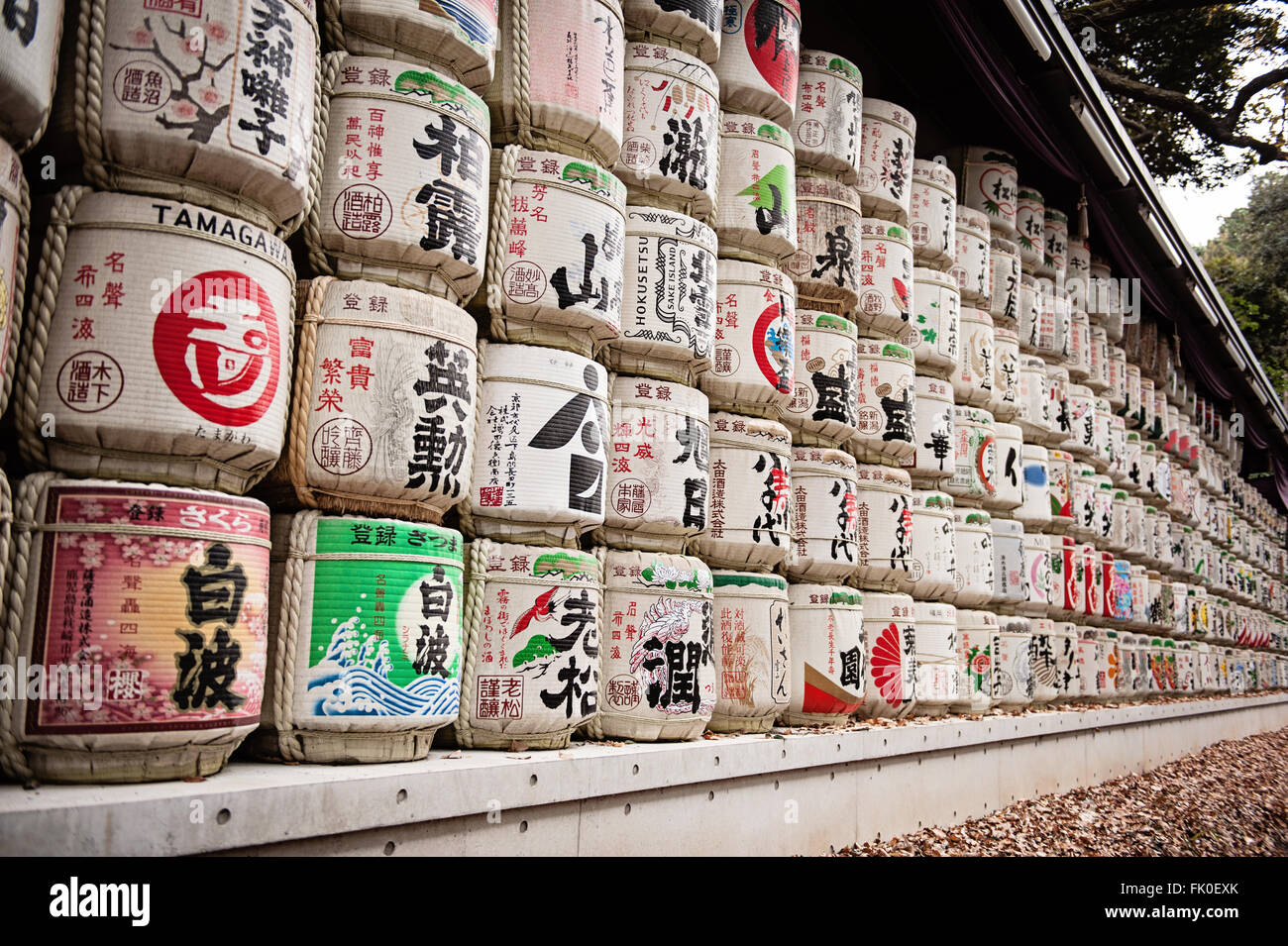 Botti di whiskey al Tempio di Meiji in Tokyo, Giappone Foto Stock