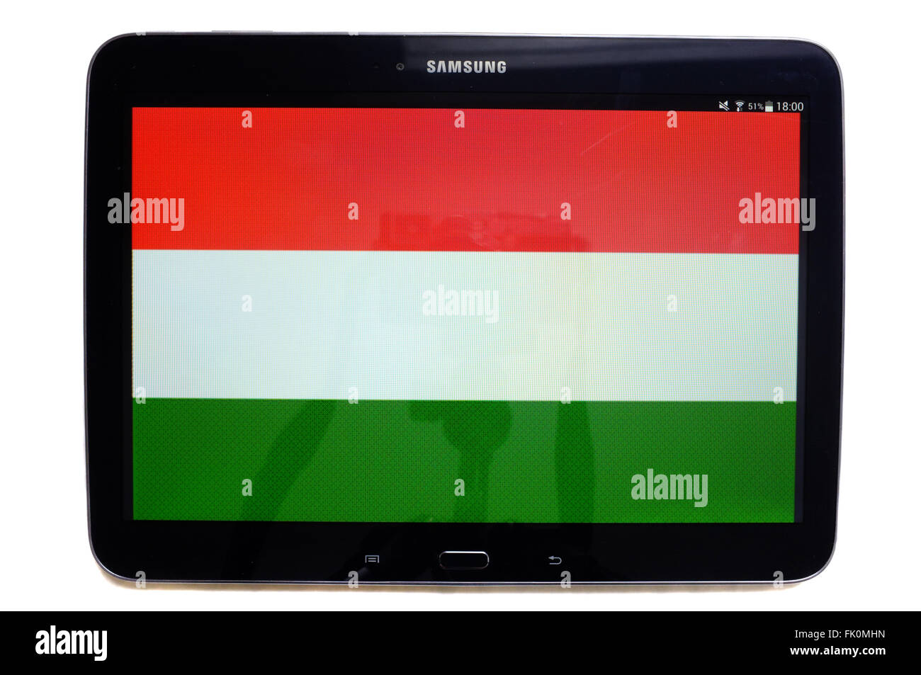 La bandiera di Ungheria visualizzato sullo schermo del tablet fotografati contro uno sfondo bianco. Foto Stock