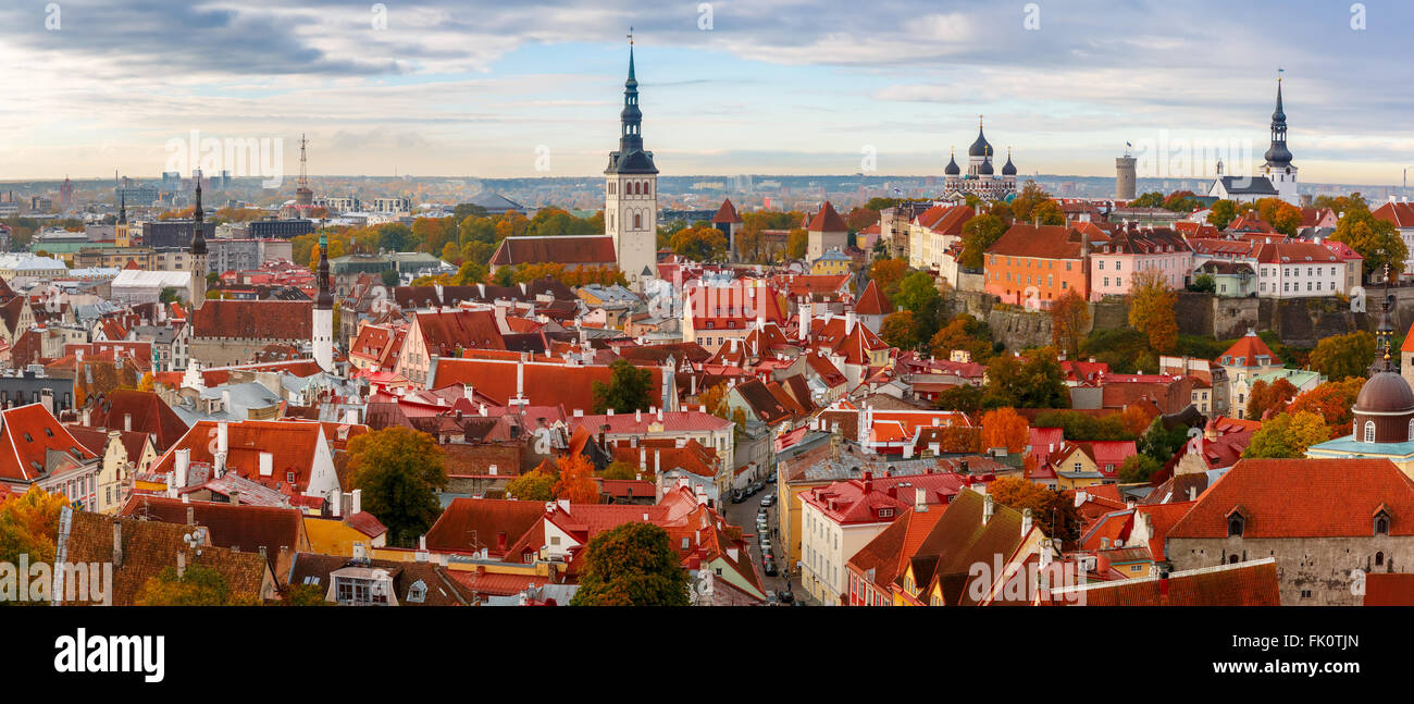 Panoramica aerea della città vecchia di Tallinn, Estonia Foto Stock