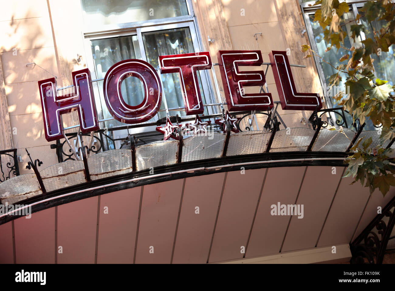 Hotel vecchio segno di ingresso a Parigi. Foto Stock