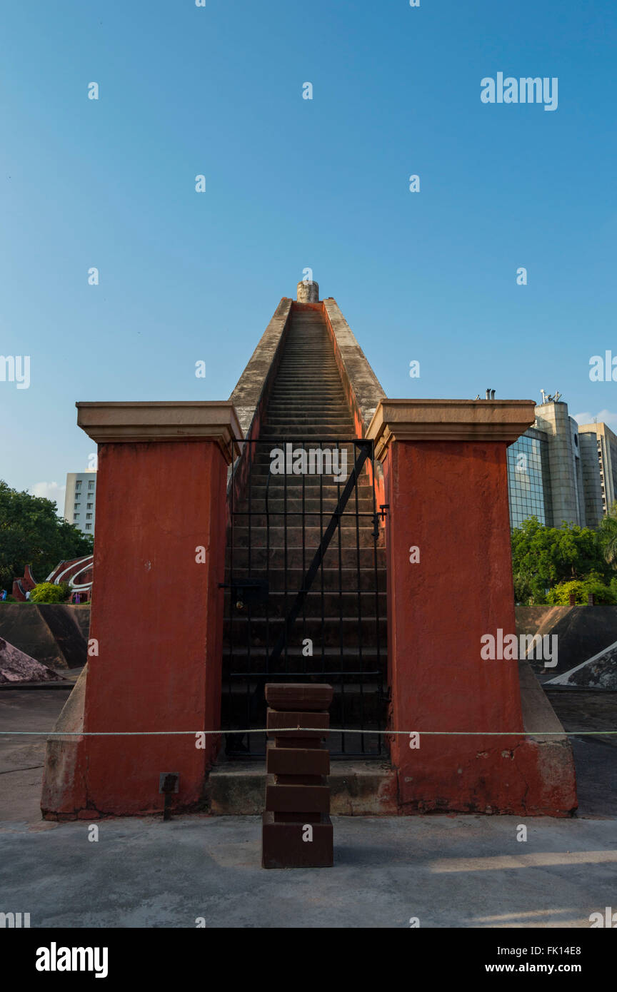 Jantar Mantar costruito dal Maharaja Jai Singh II di Jaipur a Nuova Delhi, India Foto Stock