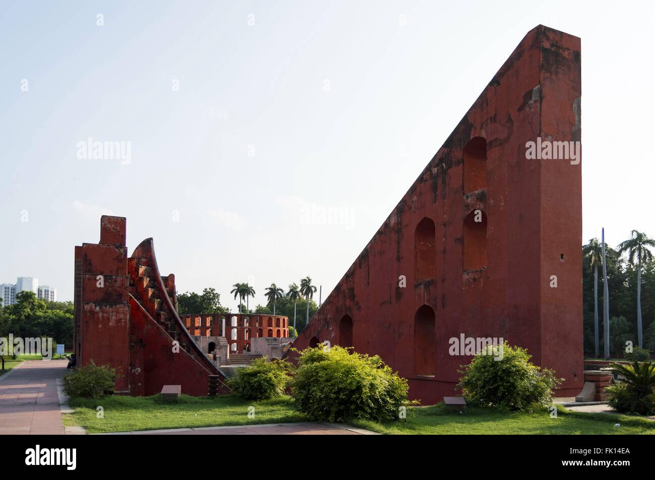 Jantar Mantar costruito dal Maharaja Jai Singh II di Jaipur a Nuova Delhi, India Foto Stock