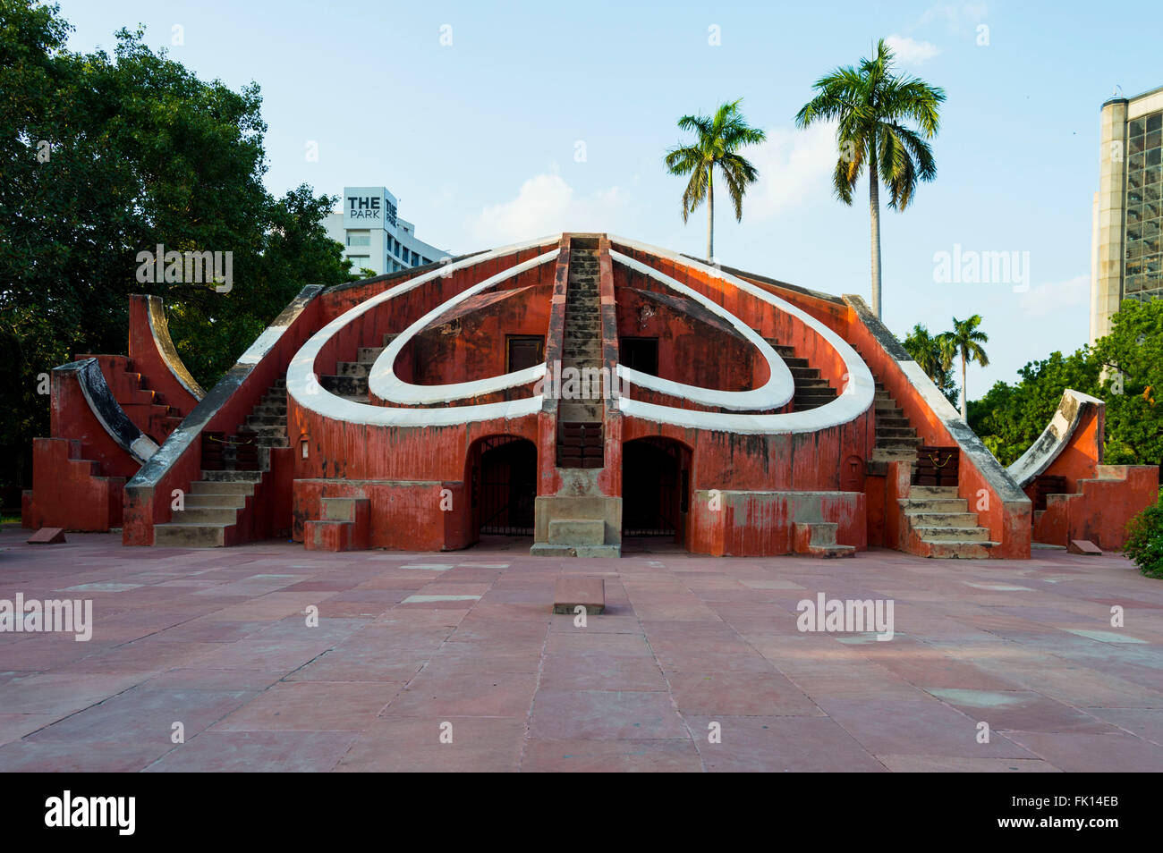 Jantar Mantar costruito dal Maharaja Jai Singh II di Jaipur a Nuova Delhi, India Foto Stock