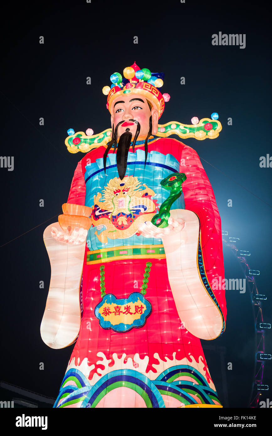 Singapore, 09 Feb 2016: gigantesca statua del Dio della Fortuna per il nuovo anno cinese decorazione.Il fiume Hongbao festeggiamenti è stata su Foto Stock