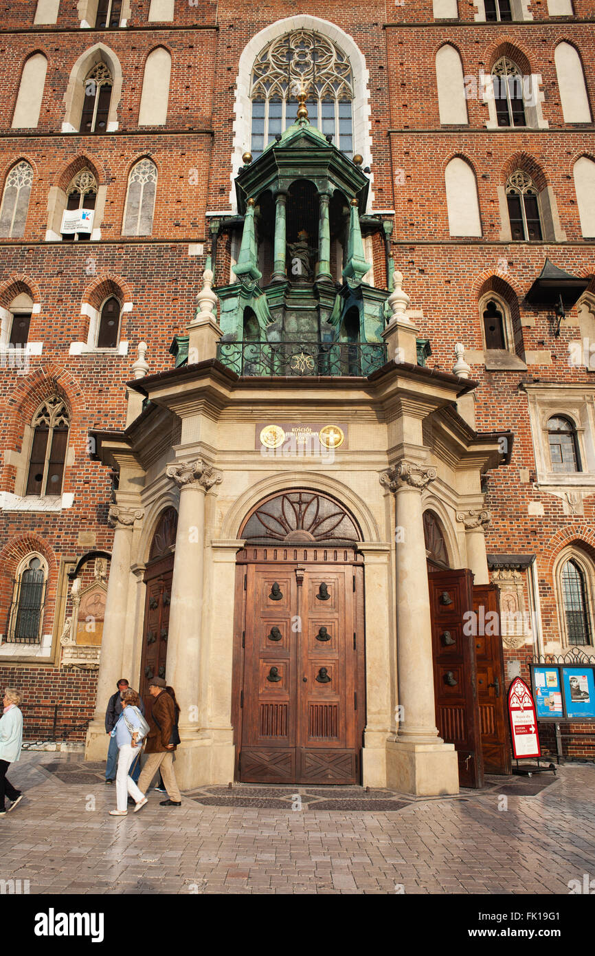 L'Europa, la Polonia, la città di Cracovia (Cracovia), la Città Vecchia, la principale porta di ingresso alla Basilica di Santa Maria Basilica (Chiesa Mariacki) Foto Stock