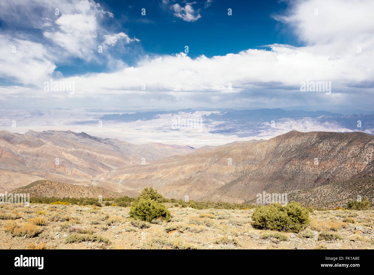 La vista da Wildrose picco nella gamma Panamint del Parco Nazionale della Valle della Morte, California Foto Stock