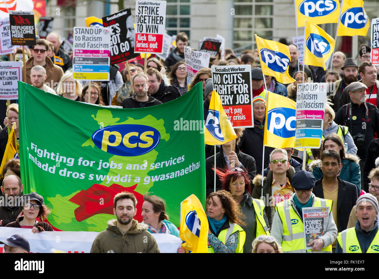 Centinaia di attivisti rally a Cardiff per contrastare il Sindacato Bill Foto Stock