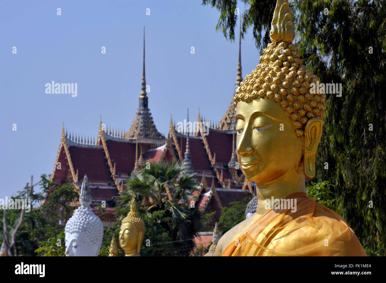 Campo di statue di Buddha a Wat Phai Rong Wua, Suphanburi, Thailandia. Foto Stock