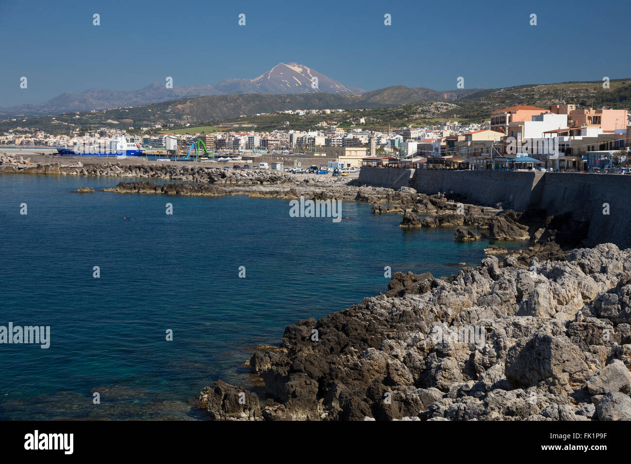 Vista lungo la costa a Rethymnon, Creta, Grecia Foto Stock