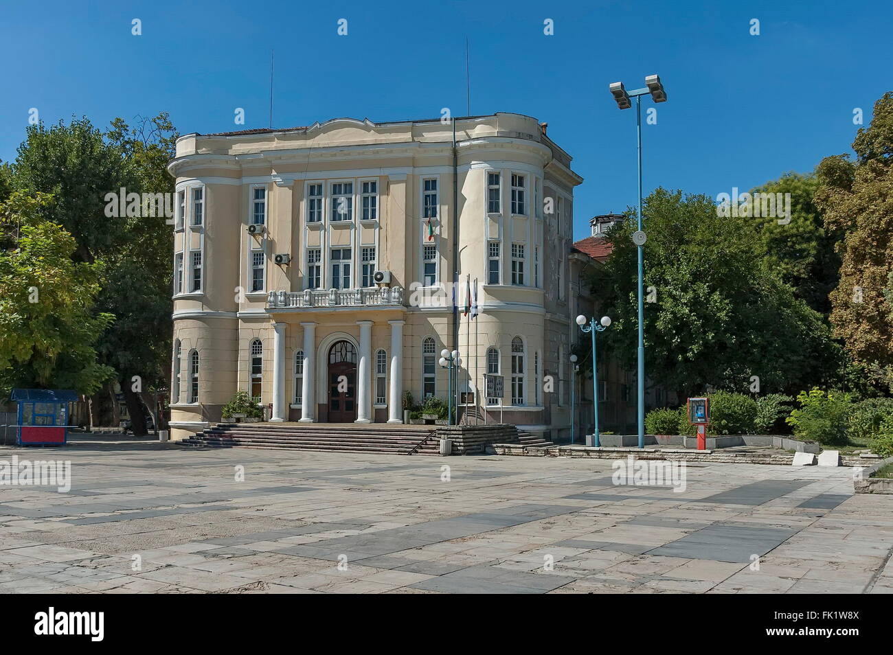 Vecchia casa con facciata interessante. Deve essere ristrutturare. Città di Plovdiv, Bulgaria Foto Stock