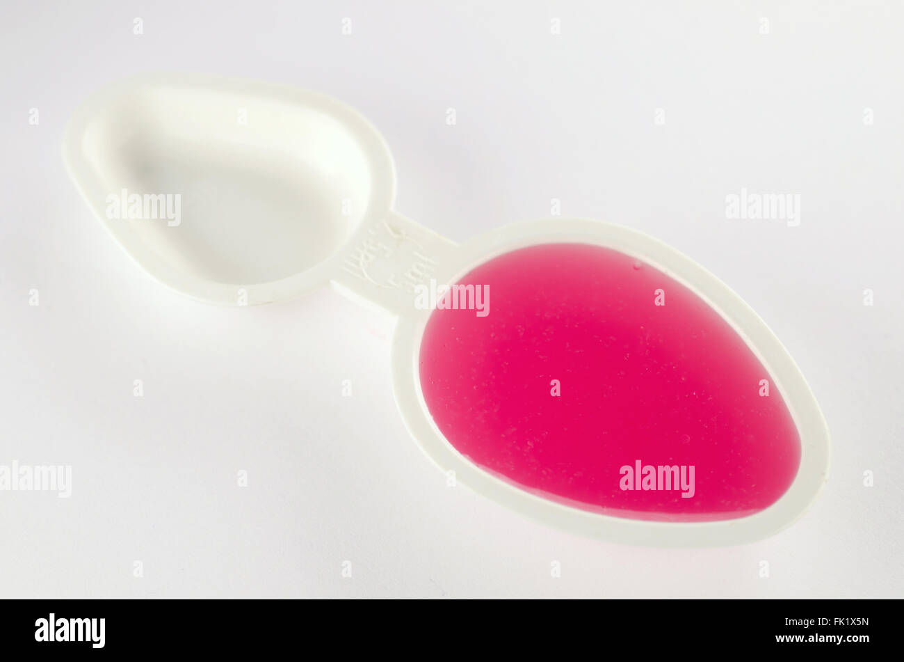 Cucchiaio di medicina rosa Foto Stock
