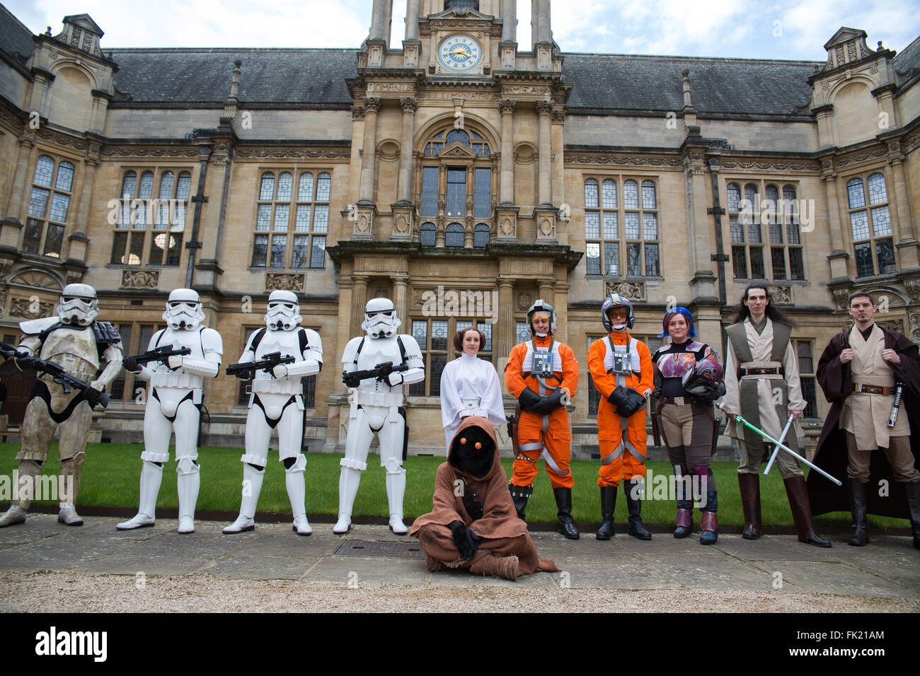 Oxford, Regno Unito. 5 Marzo, 2016. Stormtrooper cosplayer durante il primo fumetto con tenuta in Oxford. Credito: Pete Lusabia/Alamy live news Foto Stock