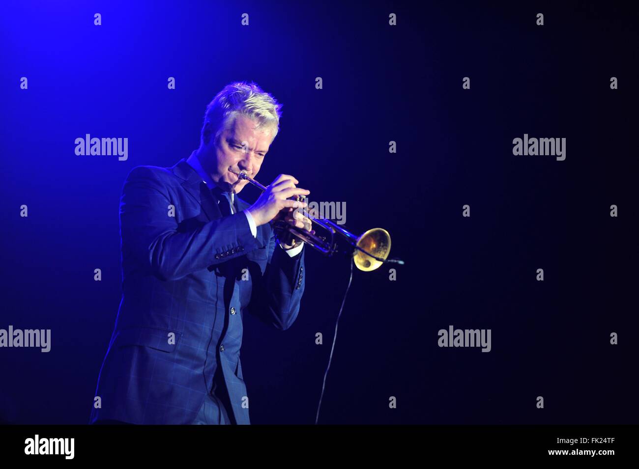 Jakarta, Indonesia. 6 Mar, 2016. U.S. musicista Chris Botti compie durante il Jakarta International Java Jazz Festival di Jakarta, Indonesia, 6 marzo 2016. Il XII internazionale di Giacarta Java Jazz Festival si terrà dal 4 Marzo al 6. © Zulkarnain/Xinhua/Alamy Live News Foto Stock