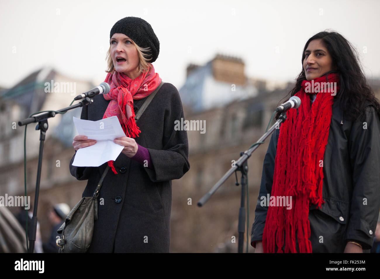 Londra, Regno Unito. 5 Marzo, 2016. Sophie Walker, leader della parità delle donne partito e la sua London Mayoral candidate, indirizzi del 'million donne aumento" rally contro la violenza domestica in Trafalgar Square. Credito: Mark Kerrison/Alamy Live News Foto Stock