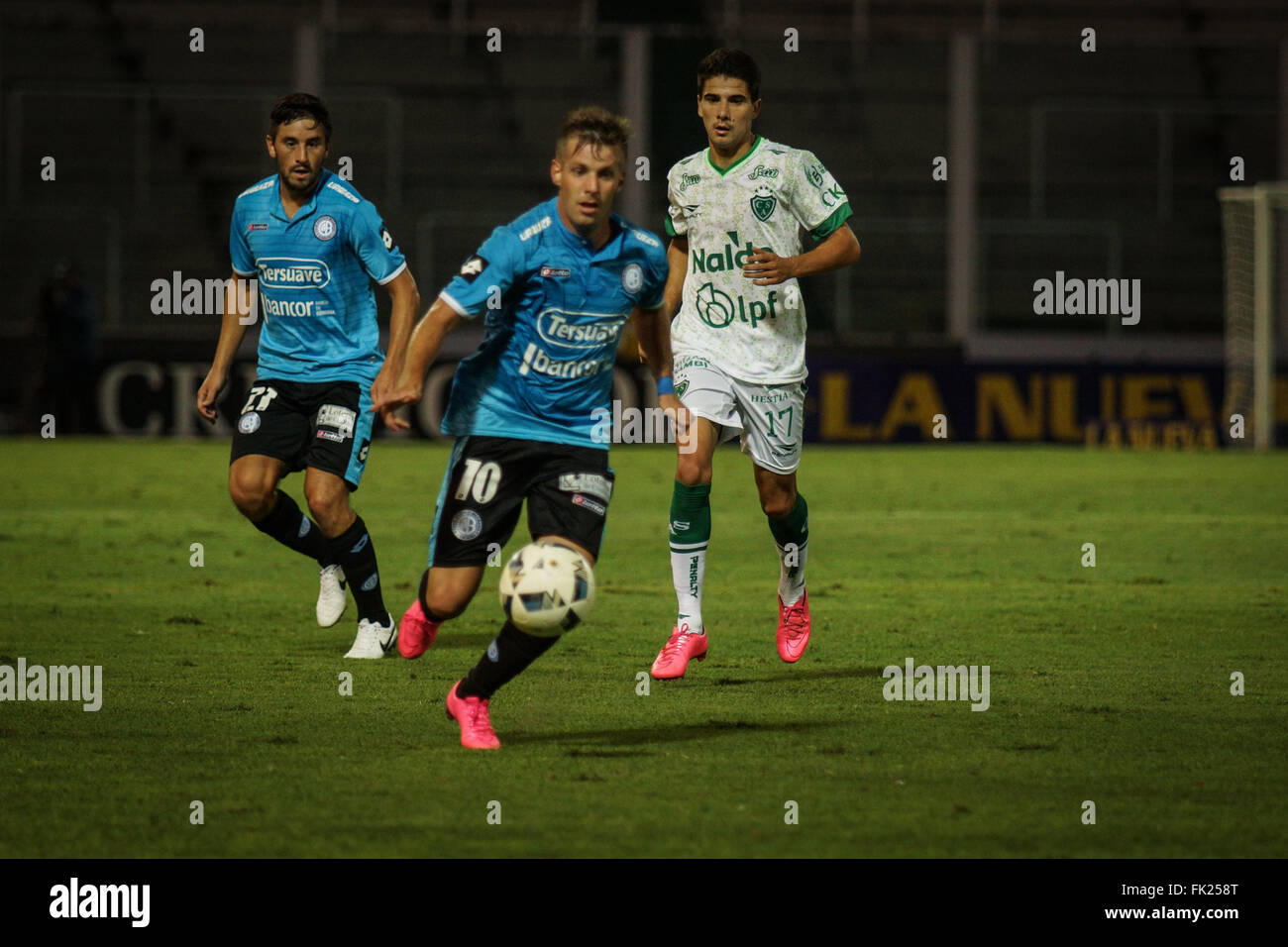 Cordoba, Argentina. 5 Marzo, 2016. Ivan Etevenaux, lettore di centrocampo de Belgrano durante una partita tra il Belgrano e Sarmiento come parte del sesto round di Primera Division. in Mario Kempes Stadium il 05 marzo 2014 a Cordoba, Argentina. Foto Stock