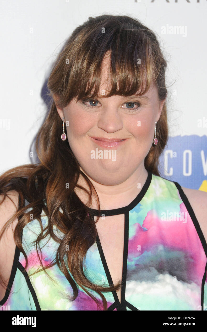 Universal City, CA, Stati Uniti d'America. Mar 5, 2016. 5 Marzo 2016 - CITTÀ UNIVERSALE, California - Jamie Brewer. Quindicesima Shane l'ispirazione di gala tenutosi presso l'Universal Studios Globe Theatre. Photo credit: Byron Purvis/AdMedia © Byron Purvis/AdMedia/ZUMA filo/Alamy Live News Foto Stock
