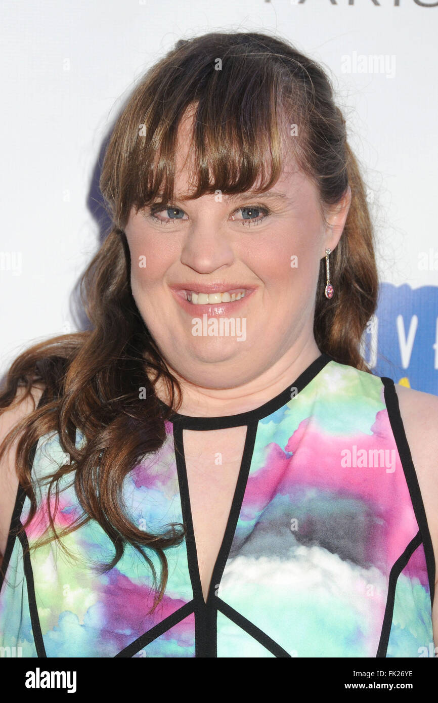 Universal City, CA, Stati Uniti d'America. Mar 5, 2016. 5 Marzo 2016 - CITTÀ UNIVERSALE, California - Jamie Brewer. Quindicesima Shane l'ispirazione di gala tenutosi presso l'Universal Studios Globe Theatre. Photo credit: Byron Purvis/AdMedia © Byron Purvis/AdMedia/ZUMA filo/Alamy Live News Foto Stock