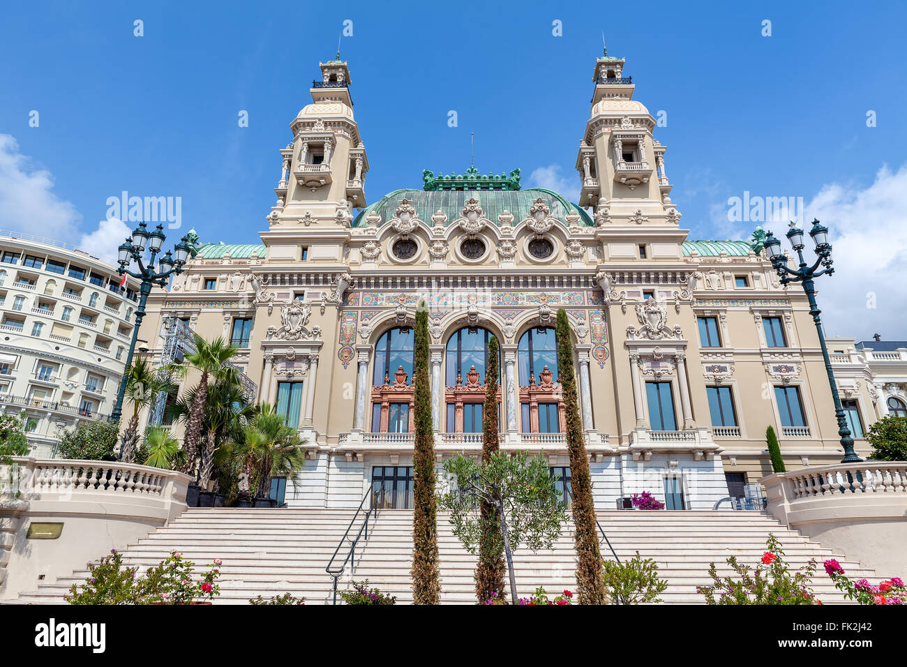 La facciata della famosa Salle Garnier - entertainment complex contiene Casino e opera in Monte Carlo, Monaco. Foto Stock