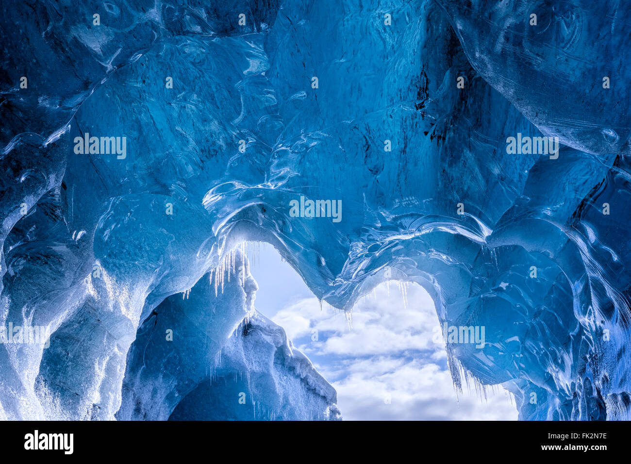 Blu grotta del ghiacciaio in Islanda Foto Stock