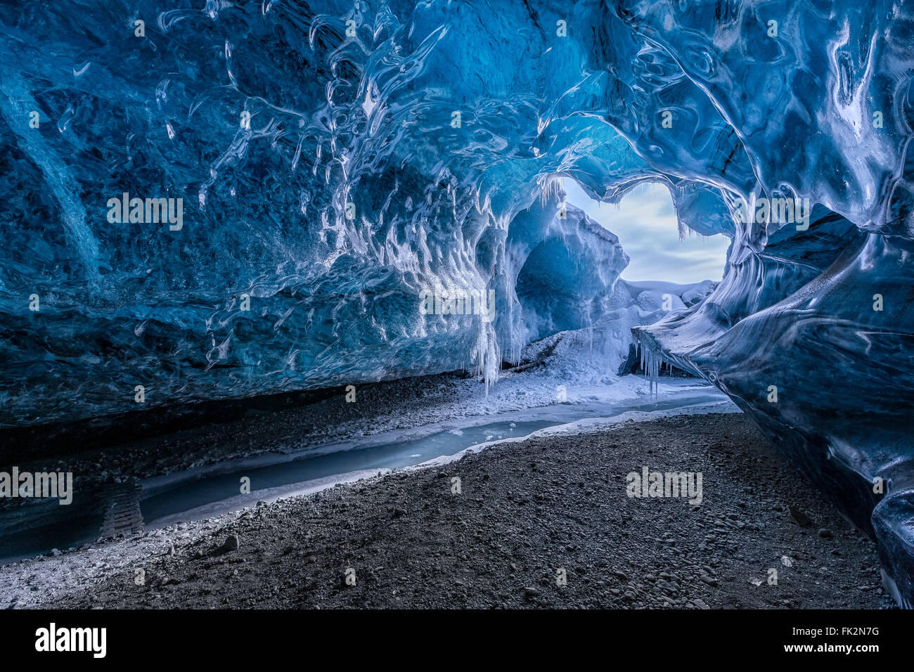 Blu grotta del ghiacciaio in Islanda Foto Stock