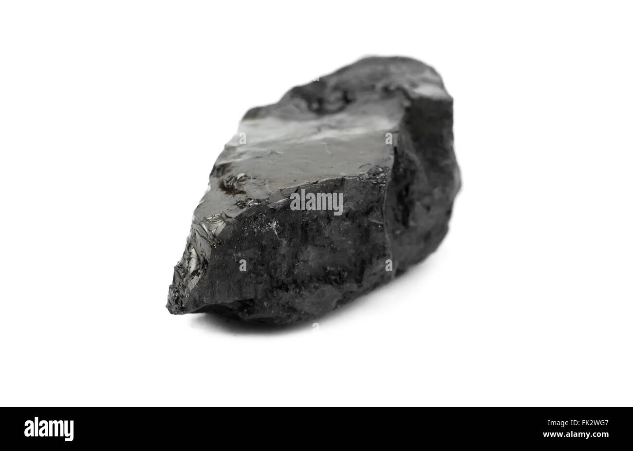 Grande grumo di carbone isolati su sfondo bianco Foto Stock