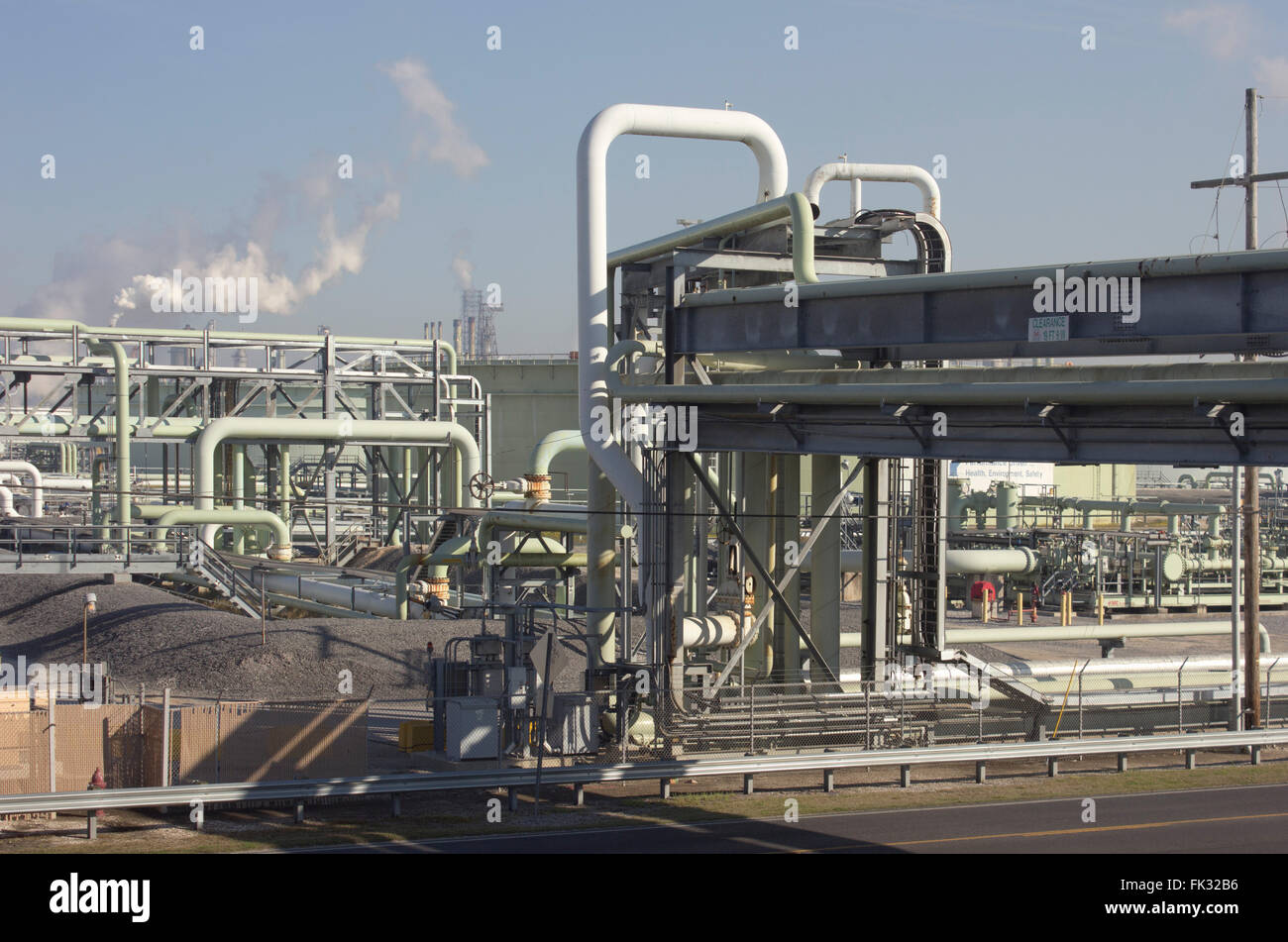 Tubi industriali & attrezzature a un olio e un impianto di gas nel sud della Louisiana, Stati Uniti d'America. Foto Stock