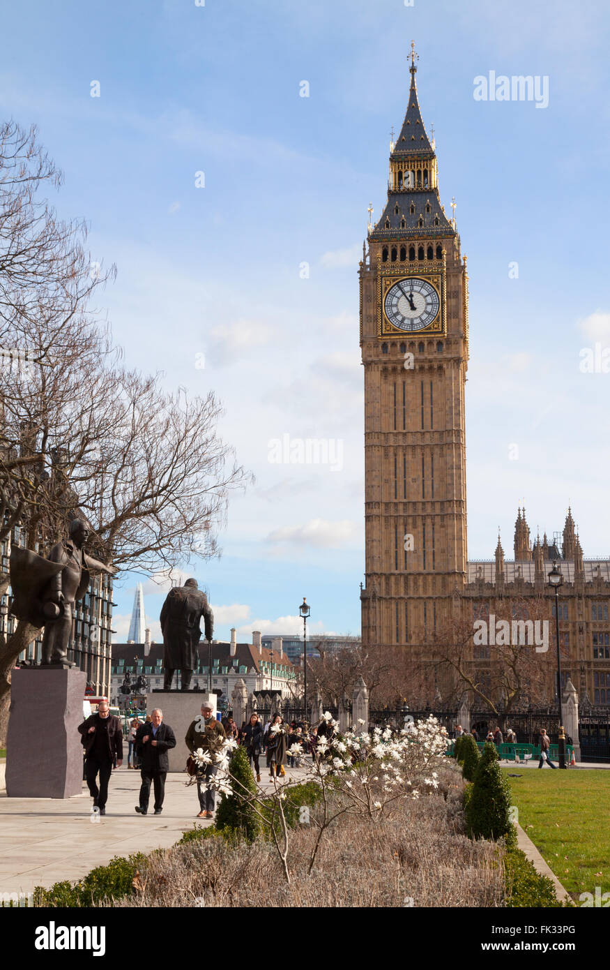 Il Big Ben e la piazza del Parlamento in primavera, London REGNO UNITO Foto Stock