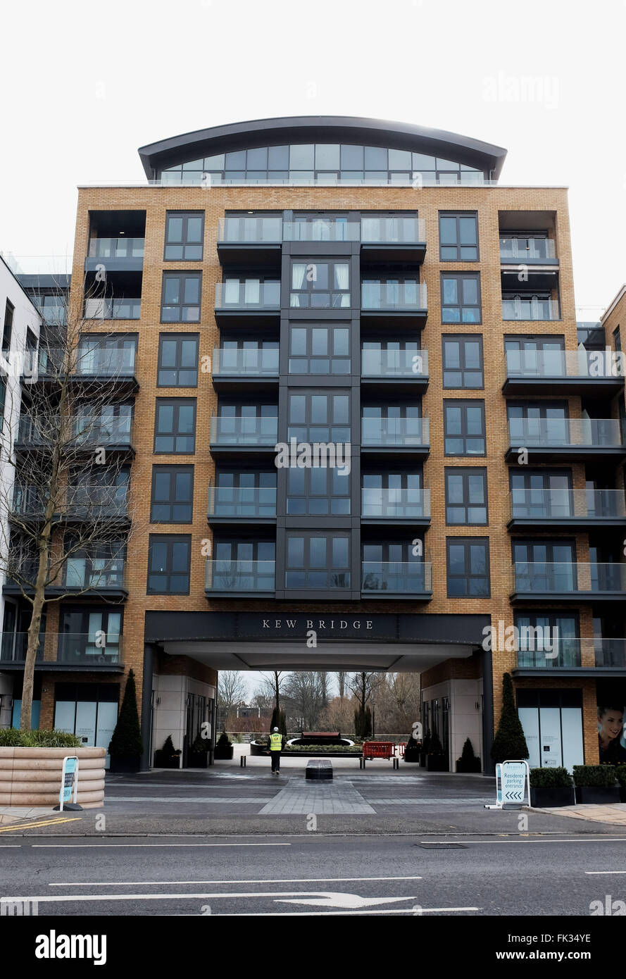 Il Kew Bridge apartments lo sviluppo a Brentford Hounslow West London REGNO UNITO Foto Stock
