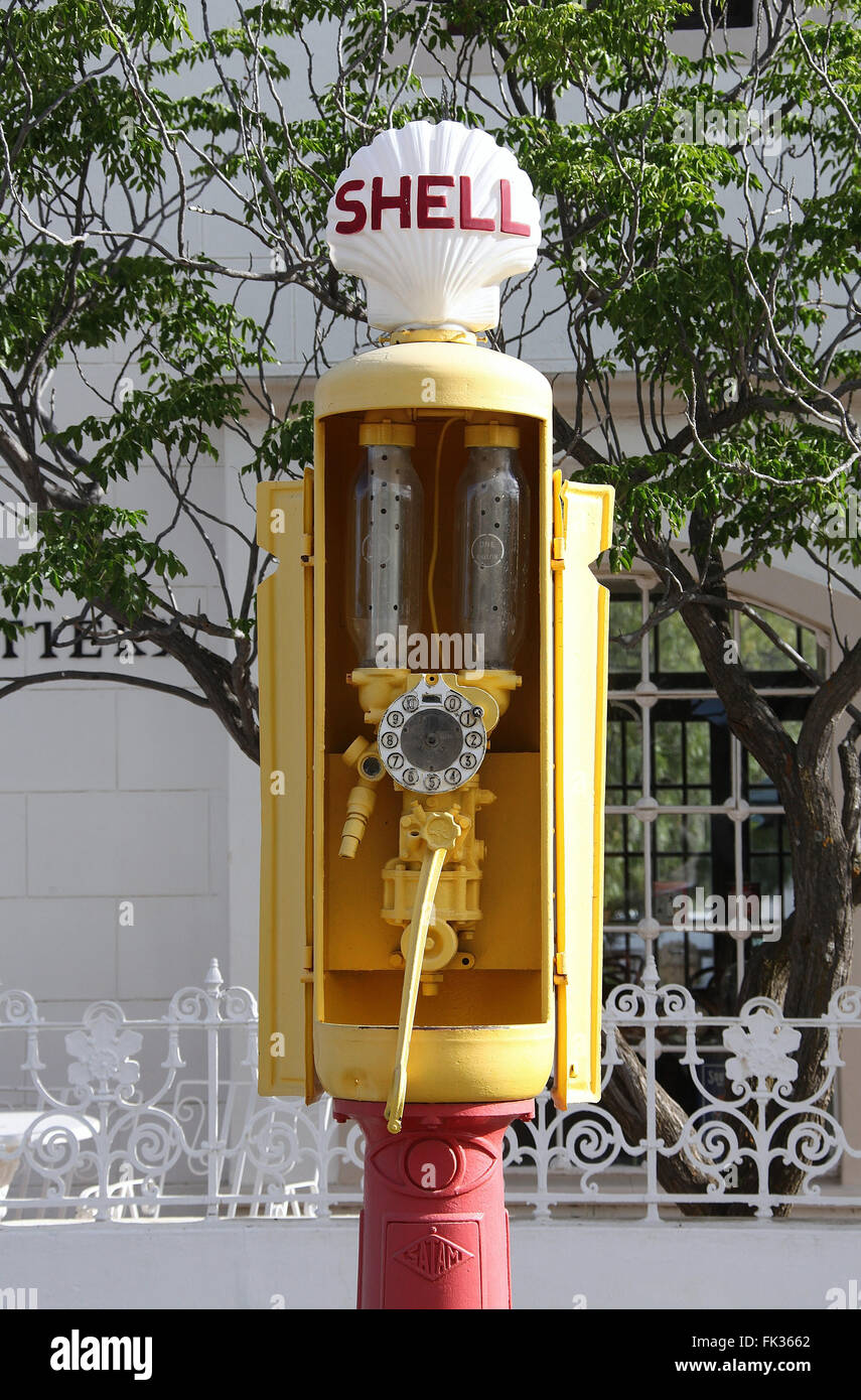Royal Dutch Shell pompa a Matjiesfontein in Sud Africa Foto Stock