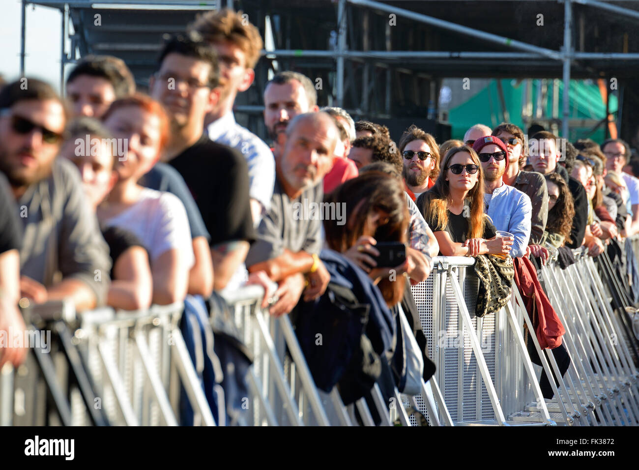 Barcellona - 30 Maggio: Udienza guardare un concerto presso Heineken Primavera Sound Festival 2014 (PS14). Foto Stock
