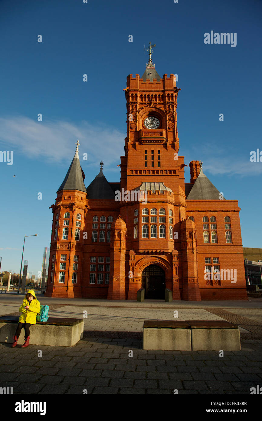 Pier Head edificio che è ora parte del Welsh Assembly, gli edifici del Parlamento gallese Senedd o la Baia di Cardiff Wales UK Foto Stock