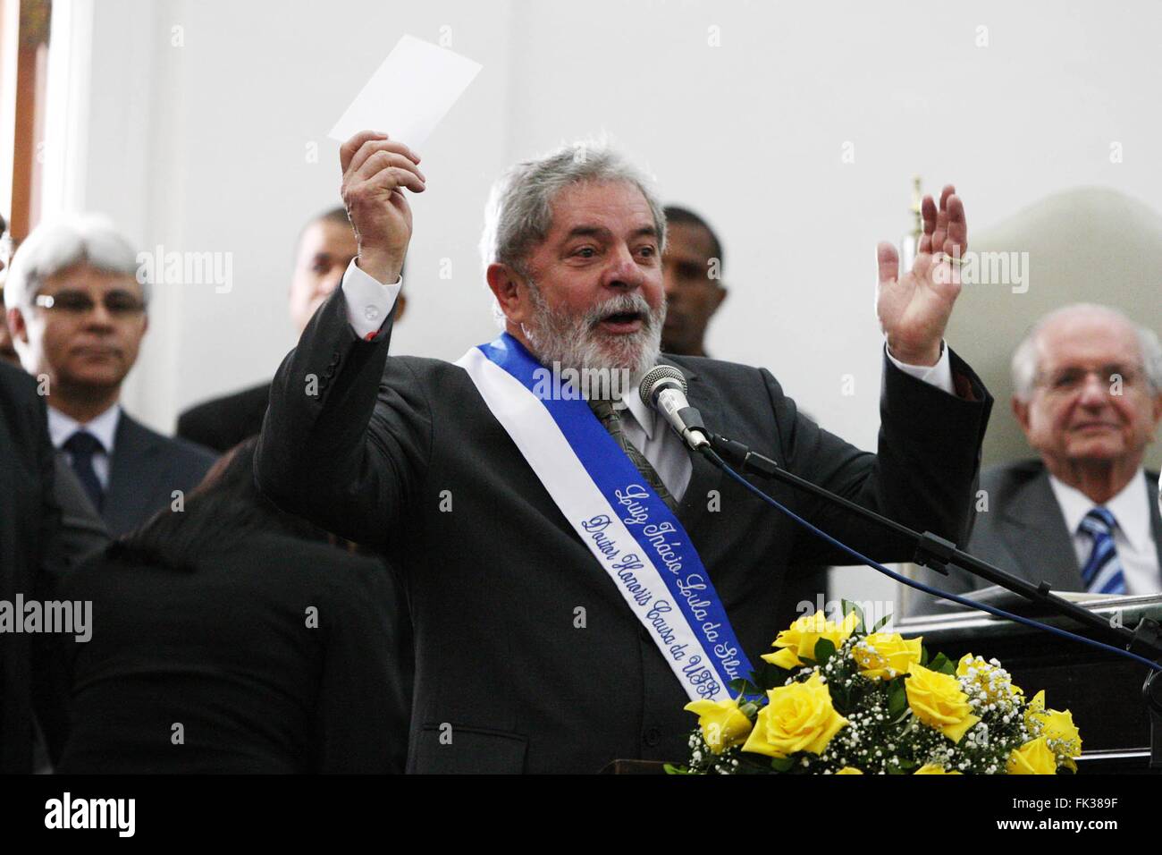 Ex presidente brasiliano Luiz Ignacio Lula da Silva parla dopo una cerimonia di premiazione di lui un onorario di dottorato presso l'Università Federale di Bahai Settembre 20, 2011 in Salvador, Bahia, Brasile. Foto Stock