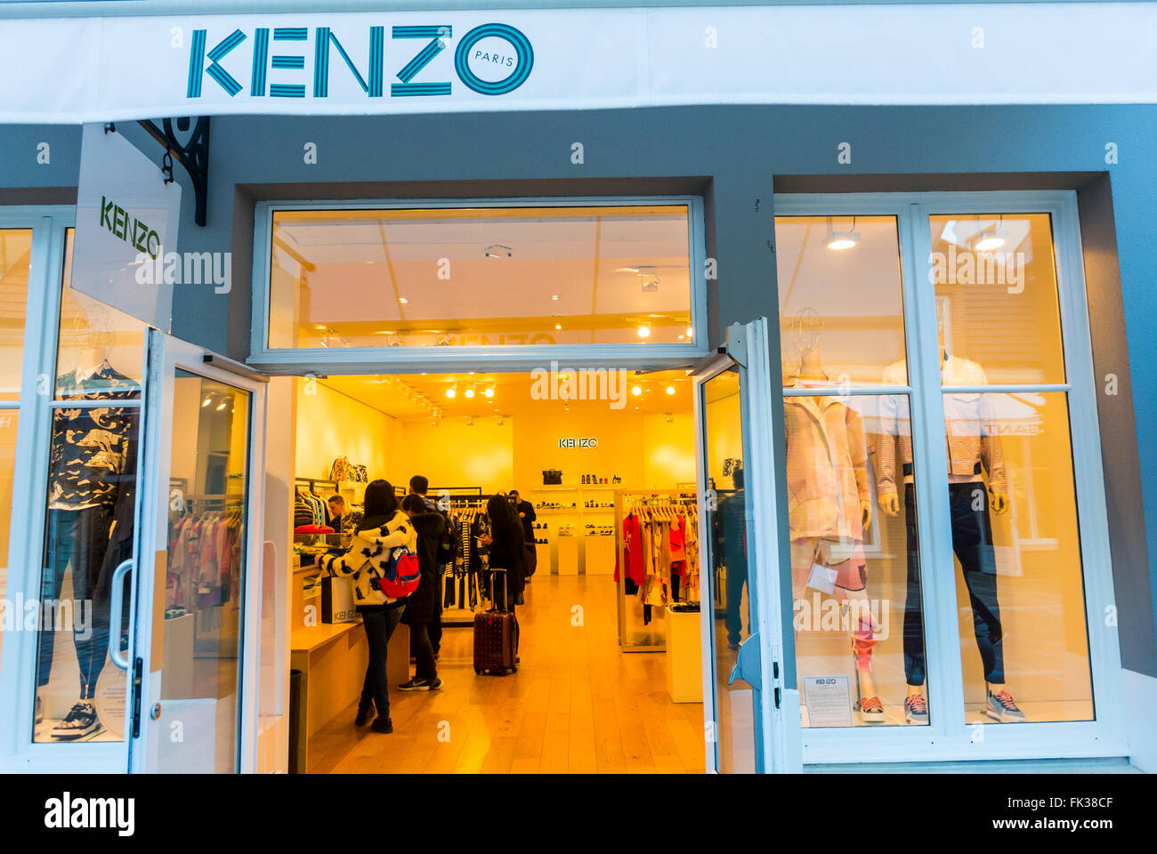 Negozio di kenzo immagini e fotografie stock ad alta risoluzione - Alamy