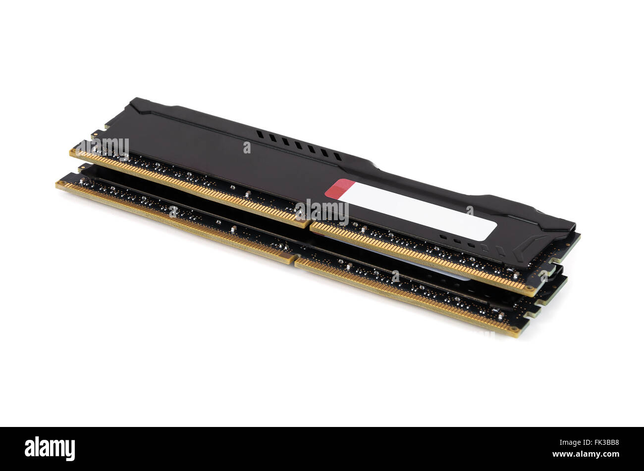 Moderno memoria RAM moduli con radiatore nero isolato su sfondo bianco con tracciato di ritaglio Foto Stock