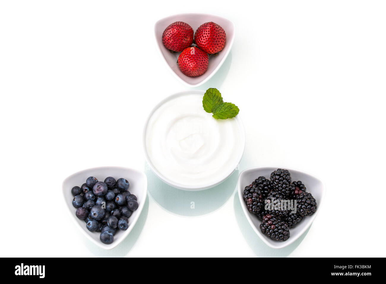 Sana colazione con yogurt e berry, dieta e freschezza Foto Stock