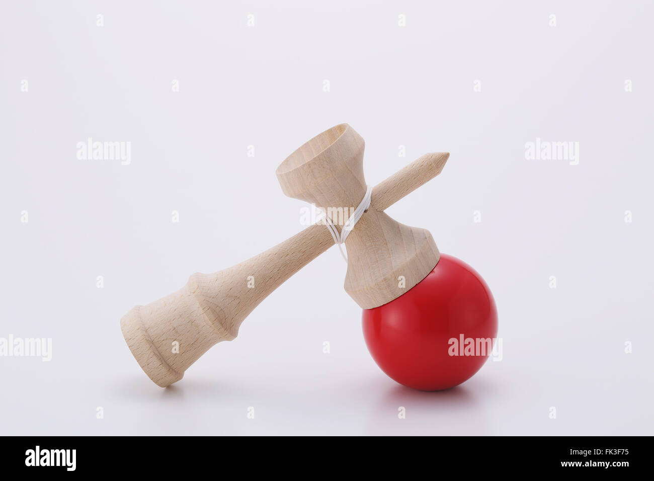 Tradizionale Giapponese gioco Kendama Foto Stock